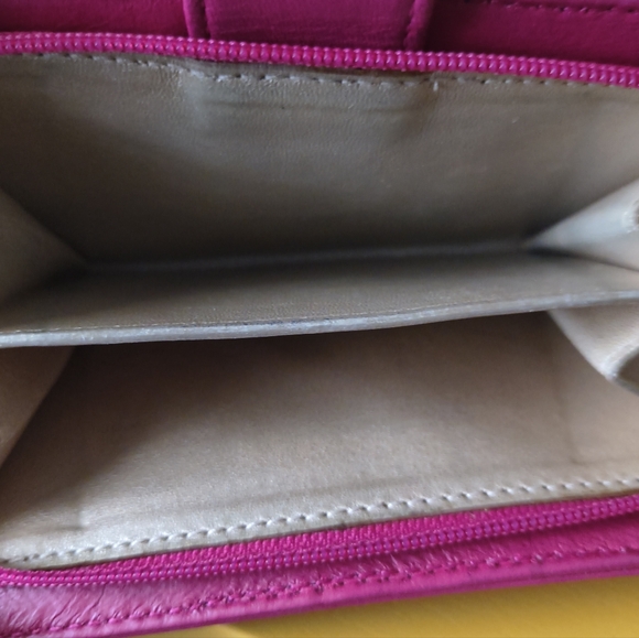 Pink Chanel Camellia Compact WOC In Excellent Condition- Dust Bag And Gold Chain - Picture 8 of 9